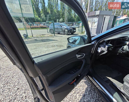 Ауди E-Tron 2020 в Киеве на Automoto.ua Синий Ауди E-Tron, объемом двигателя 0 л и пробегом 154 тыс. км за 29800 $, фото 9 на Automoto.ua