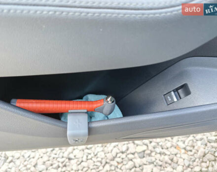 Ауди E-Tron 2020 в Киеве на Automoto.ua Синий Ауди E-Tron, объемом двигателя 0 л и пробегом 154 тыс. км за 29800 $, фото 33 на Automoto.ua