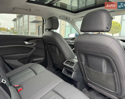 Синий Ауди E-Tron, объемом двигателя 0 л и пробегом 96 тыс. км за 25999 $, фото 56 на Automoto.ua