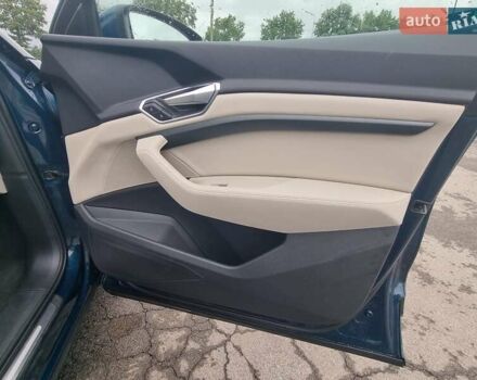 Синий Ауди E-Tron, объемом двигателя 0 л и пробегом 102 тыс. км за 29850 $, фото 21 на Automoto.ua