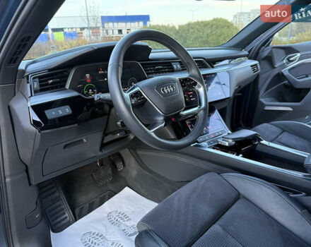 Синій Ауді E-Tron, об'ємом двигуна 0 л та пробігом 170 тис. км за 26499 $, фото 40 на Automoto.ua