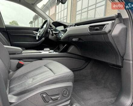 Синий Ауди E-Tron, объемом двигателя 0 л и пробегом 96 тыс. км за 24999 $, фото 25 на Automoto.ua