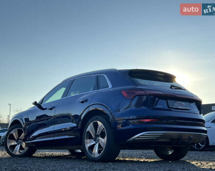 Синий Ауди E-Tron, объемом двигателя 0 л и пробегом 40 тыс. км за 36514 $, фото 5 на Automoto.ua