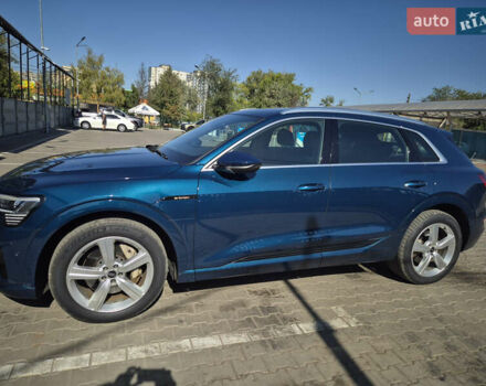 Синий Ауди E-Tron, объемом двигателя 0 л и пробегом 170 тыс. км за 22500 $, фото 6 на Automoto.ua
