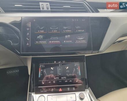 Синий Ауди E-Tron, объемом двигателя 0 л и пробегом 102 тыс. км за 29850 $, фото 24 на Automoto.ua