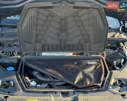 Синий Ауди E-Tron, объемом двигателя 0 л и пробегом 98 тыс. км за 30990 $, фото 40 на Automoto.ua