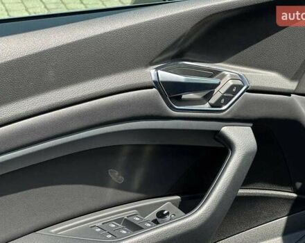 Синій Ауді E-Tron, об'ємом двигуна 0 л та пробігом 45 тис. км за 33900 $, фото 10 на Automoto.ua