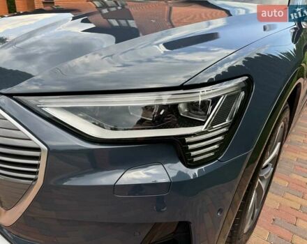 Синій Ауді E-Tron, об'ємом двигуна 0 л та пробігом 32 тис. км за 37999 $, фото 4 на Automoto.ua
