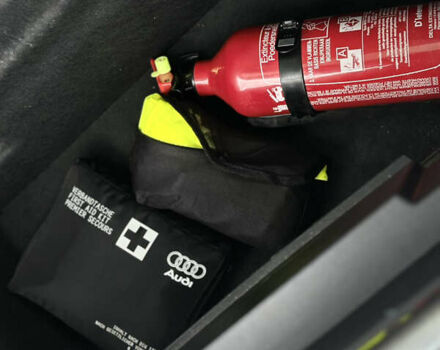 Синій Ауді E-Tron, об'ємом двигуна 0 л та пробігом 75 тис. км за 35900 $, фото 83 на Automoto.ua