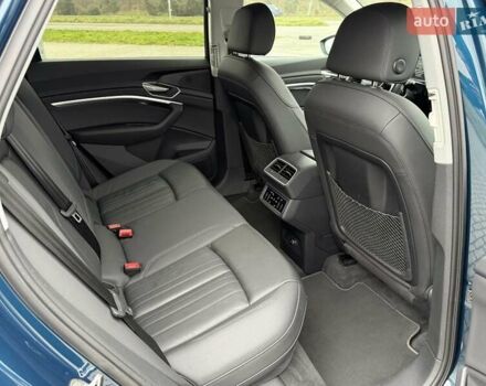 Синий Ауди E-Tron, объемом двигателя 0 л и пробегом 69 тыс. км за 32700 $, фото 29 на Automoto.ua