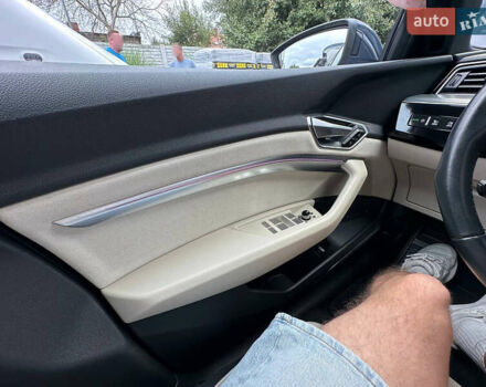 Синій Ауді E-Tron, об'ємом двигуна 0 л та пробігом 25 тис. км за 18500 $, фото 14 на Automoto.ua