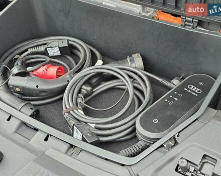 Синий Ауди E-Tron, объемом двигателя 0 л и пробегом 49 тыс. км за 39900 $, фото 22 на Automoto.ua