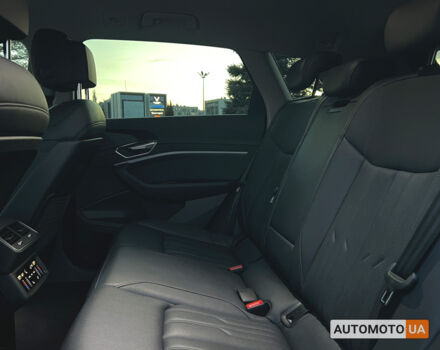 Синий Ауди E-Tron, объемом двигателя 71 л и пробегом 50 тыс. км за 34500 $, фото 10 на Automoto.ua