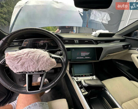 Синій Ауді E-Tron, об'ємом двигуна 0 л та пробігом 25 тис. км за 18500 $, фото 13 на Automoto.ua