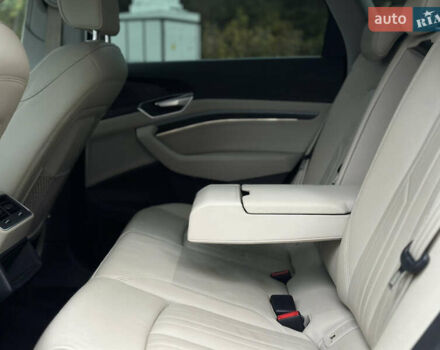 Синій Ауді E-Tron, об'ємом двигуна 0 л та пробігом 75 тис. км за 35900 $, фото 77 на Automoto.ua