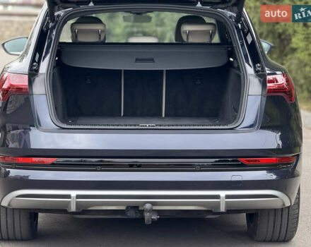 Синій Ауді E-Tron, об'ємом двигуна 0 л та пробігом 140 тис. км за 31000 $, фото 57 на Automoto.ua