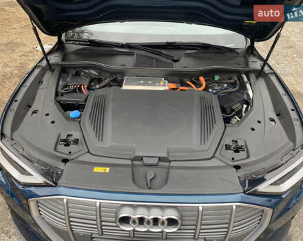 Синий Ауди E-Tron, объемом двигателя 0 л и пробегом 31 тыс. км за 30900 $, фото 7 на Automoto.ua