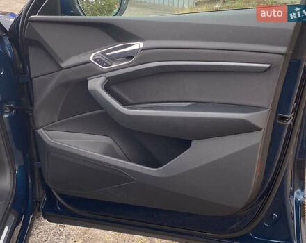Синий Ауди E-Tron, объемом двигателя 0 л и пробегом 31 тыс. км за 30900 $, фото 31 на Automoto.ua