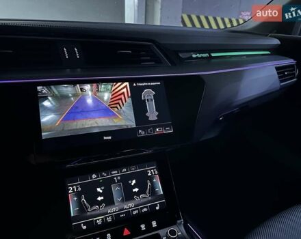 Синий Ауди E-Tron, объемом двигателя 0 л и пробегом 18 тыс. км за 34573 $, фото 4 на Automoto.ua