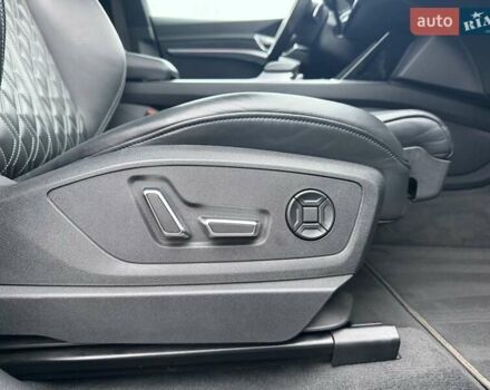 Синій Ауді E-Tron, об'ємом двигуна 0 л та пробігом 64 тис. км за 41900 $, фото 39 на Automoto.ua