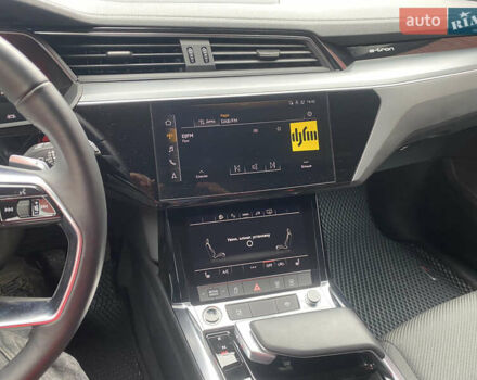 Синий Ауди E-Tron, объемом двигателя 0 л и пробегом 31 тыс. км за 30900 $, фото 23 на Automoto.ua