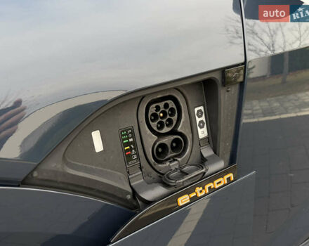 Синий Ауди E-Tron, объемом двигателя 0 л и пробегом 99 тыс. км за 39500 $, фото 66 на Automoto.ua