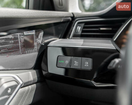 Синий Ауди E-Tron, объемом двигателя 0 л и пробегом 85 тыс. км за 37990 $, фото 10 на Automoto.ua