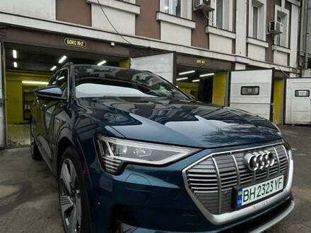 Ауди E-Tron 2018 в Тернополе на Automoto.ua Синий Ауди E-Tron, объемом двигателя 0 л и пробегом 87 тыс. км за 32000 $, фото 1 на Automoto.ua
