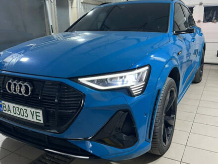 Синий Ауди E-Tron, объемом двигателя 0 л и пробегом 65 тыс. км за 38000 $, фото 1 на Automoto.ua