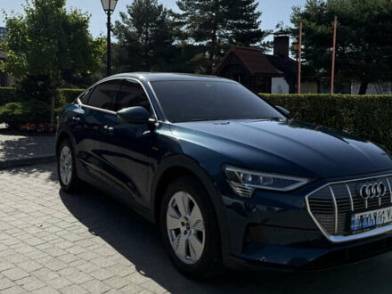 Синий Ауди E-Tron, объемом двигателя 0 л и пробегом 47 тыс. км за 33300 $, фото 1 на Automoto.ua