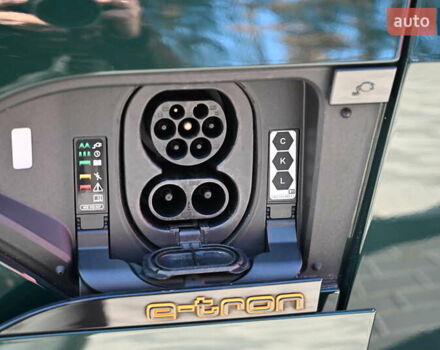 Зелений Ауді E-Tron, об'ємом двигуна 0 л та пробігом 39 тис. км за 52127 $, фото 31 на Automoto.ua