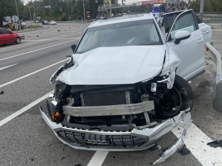 Белый Ауди Ку3, объемом двигателя 2 л и пробегом 70 тыс. км за 10000 $, фото 1 на Automoto.ua