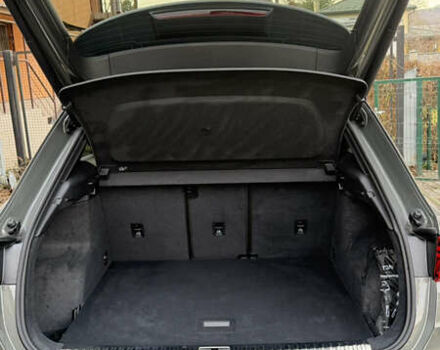 Сірий Ауді Ку3, об'ємом двигуна 2 л та пробігом 2 тис. км за 47000 $, фото 9 на Automoto.ua