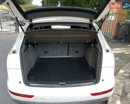 Белый Ауди Ку 5, объемом двигателя 1.97 л и пробегом 313 тыс. км за 10900 $, фото 5 на Automoto.ua