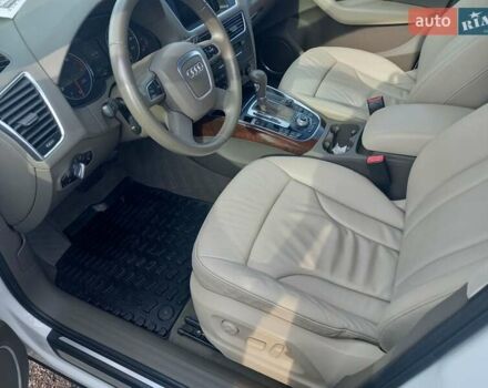 Білий Ауді Ку 5, об'ємом двигуна 2.01 л та пробігом 220 тис. км за 12200 $, фото 25 на Automoto.ua
