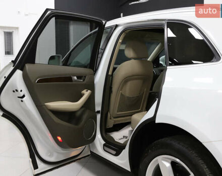 Білий Ауді Ку 5, об'ємом двигуна 2 л та пробігом 179 тис. км за 14900 $, фото 98 на Automoto.ua