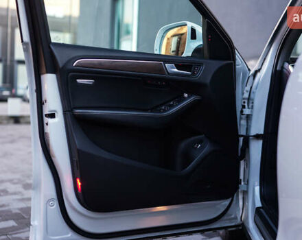 Белый Ауди Ку 5, объемом двигателя 1.97 л и пробегом 200 тыс. км за 16500 $, фото 11 на Automoto.ua