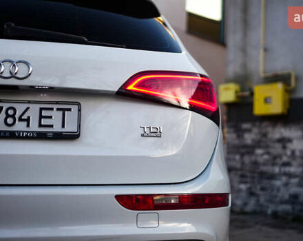 Белый Ауди Ку 5, объемом двигателя 1.97 л и пробегом 200 тыс. км за 16500 $, фото 6 на Automoto.ua