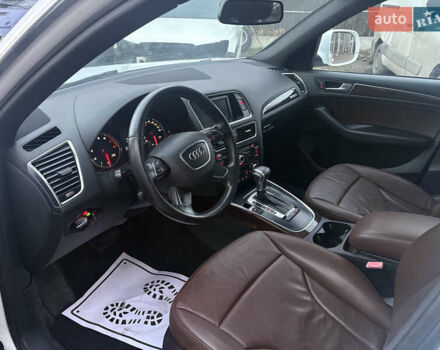 Білий Ауді Ку 5, об'ємом двигуна 2 л та пробігом 231 тис. км за 10800 $, фото 7 на Automoto.ua
