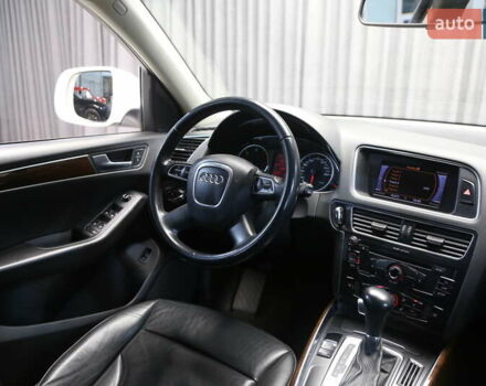 Белый Ауди Ку 5, объемом двигателя 1.97 л и пробегом 137 тыс. км за 18000 $, фото 12 на Automoto.ua