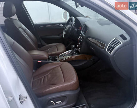 Білий Ауді Ку 5, об'ємом двигуна 2 л та пробігом 231 тис. км за 10800 $, фото 11 на Automoto.ua