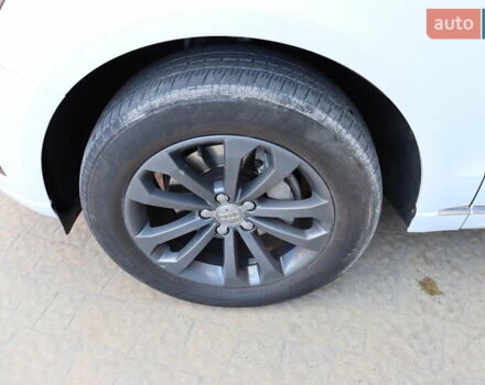 Белый Ауди Ку 5, объемом двигателя 2 л и пробегом 201 тыс. км за 15700 $, фото 4 на Automoto.ua