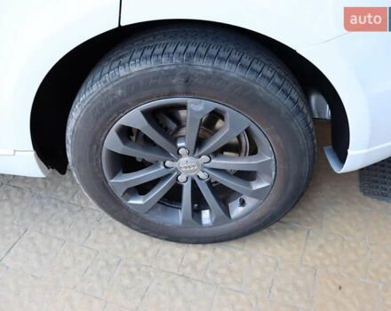 Белый Ауди Ку 5, объемом двигателя 2 л и пробегом 201 тыс. км за 15700 $, фото 3 на Automoto.ua