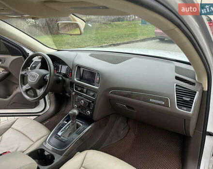 Белый Ауди Ку 5, объемом двигателя 2 л и пробегом 252 тыс. км за 12500 $, фото 14 на Automoto.ua