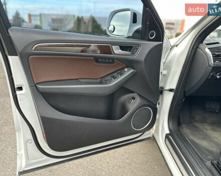 Білий Ауді Ку 5, об'ємом двигуна 2 л та пробігом 237 тис. км за 14250 $, фото 24 на Automoto.ua