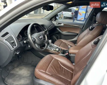 Білий Ауді Ку 5, об'ємом двигуна 2 л та пробігом 237 тис. км за 14250 $, фото 23 на Automoto.ua