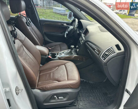 Білий Ауді Ку 5, об'ємом двигуна 2 л та пробігом 237 тис. км за 14250 $, фото 19 на Automoto.ua