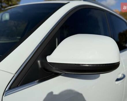 Білий Ауді Ку 5, об'ємом двигуна 1.98 л та пробігом 161 тис. км за 18500 $, фото 8 на Automoto.ua