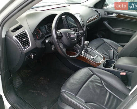 Белый Ауди Ку 5, объемом двигателя 2 л и пробегом 223 тыс. км за 9999 $, фото 7 на Automoto.ua