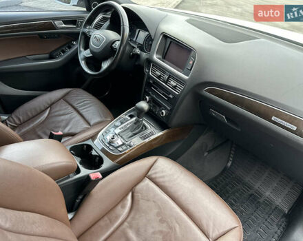 Білий Ауді Ку 5, об'ємом двигуна 2 л та пробігом 237 тис. км за 14250 $, фото 20 на Automoto.ua